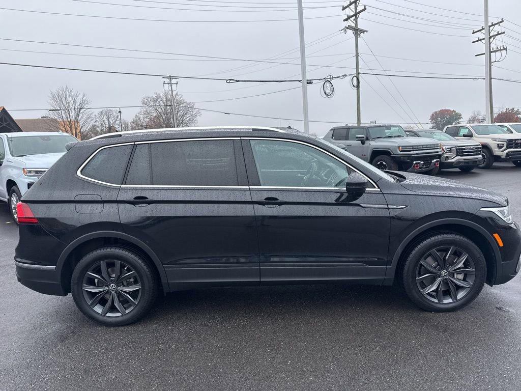 Used 2023 Volkswagen Tiguan SE w/ Panoramic Sunroof Package image 6