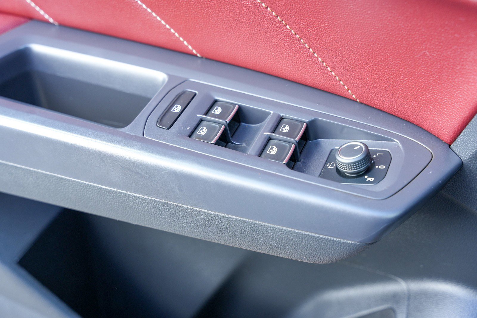 Used 2021 Volkswagen Atlas Cross Sport SEL Premium image 17