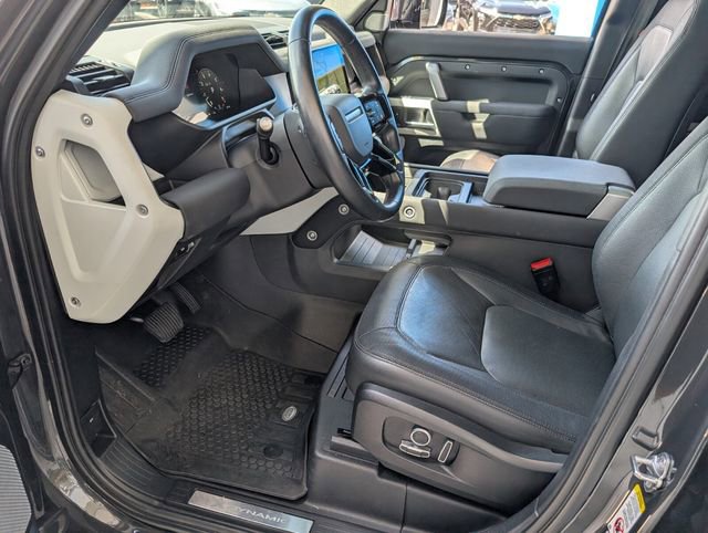 Used 2023 Land Rover Defender 130 X-Dynamic SE image 9