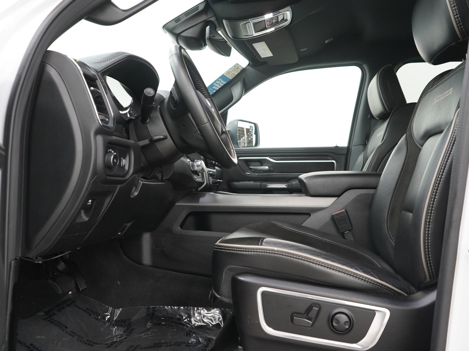 Used 2024 RAM 1500 Laramie AWD/4WD image 23