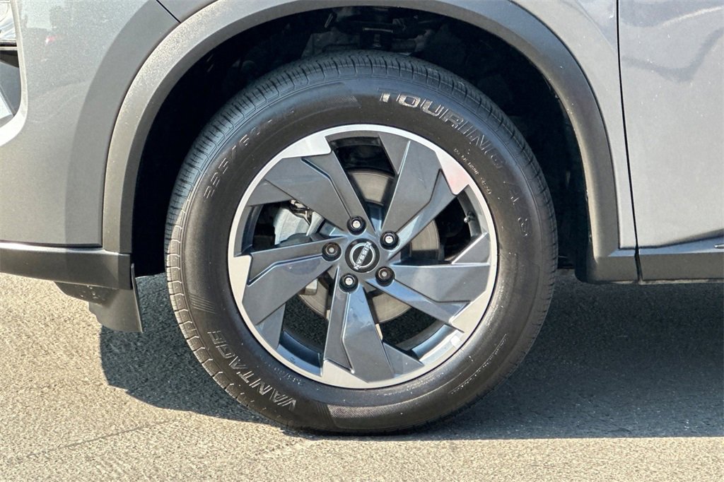 Used 2024 Nissan Rogue SV image 31
