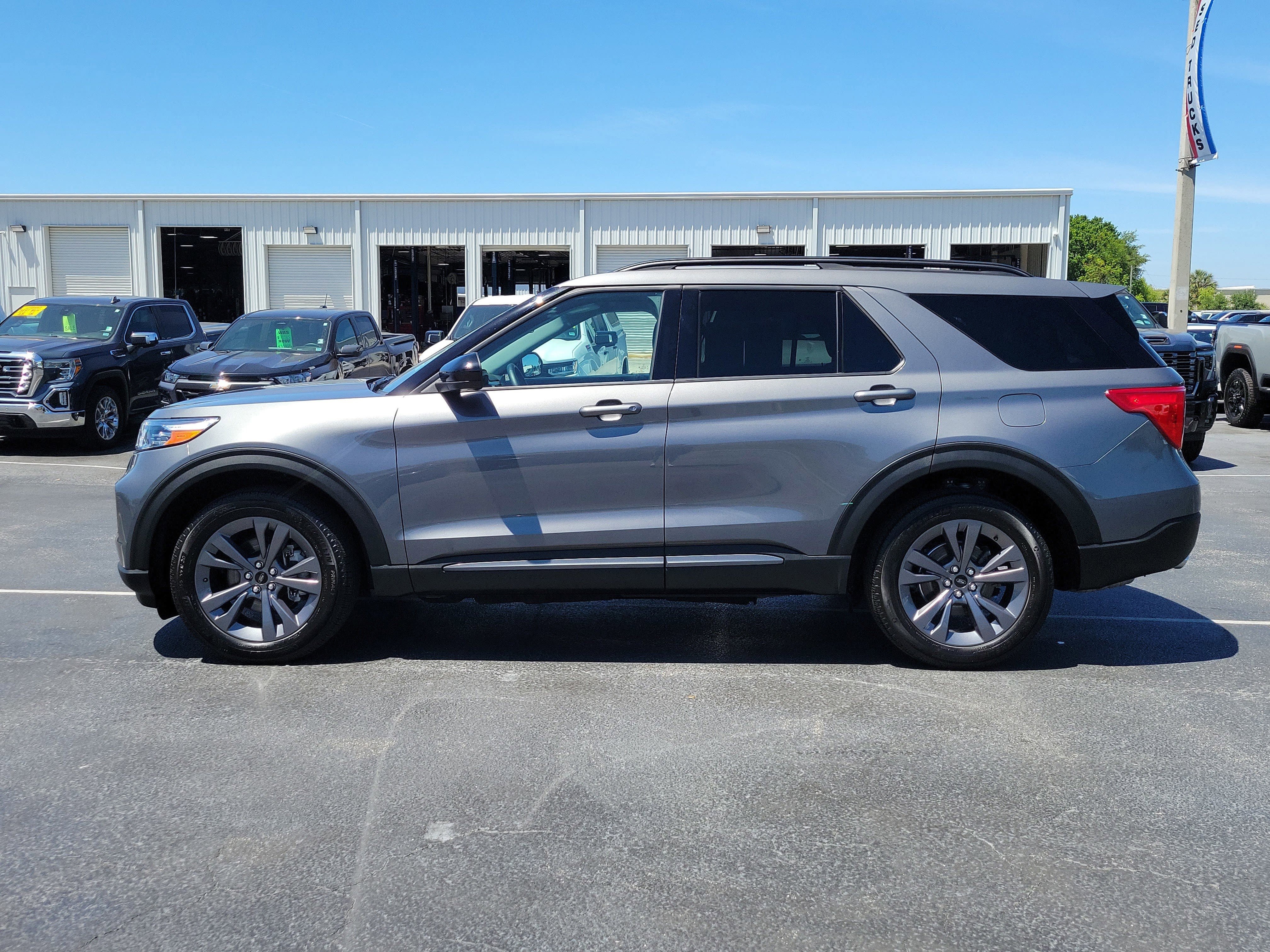 Certified 2023 Ford Explorer XLT w/ Equipment Group 202A AWD/4WD image 6