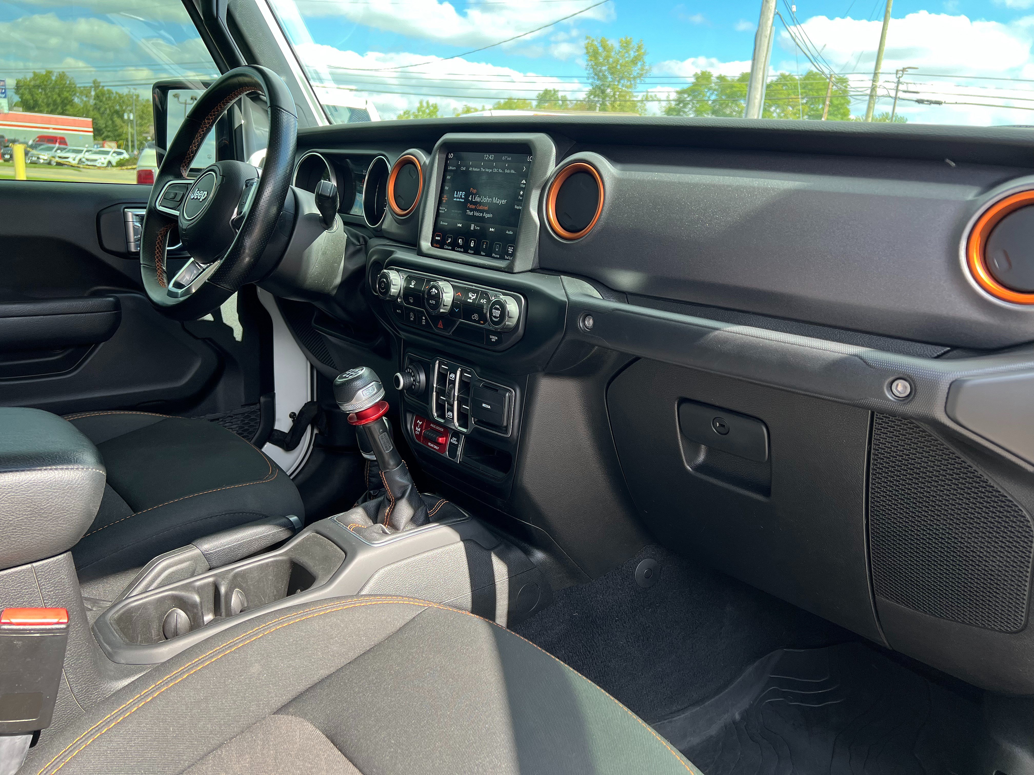 Used 2022 Jeep Gladiator Mojave AWD/4WD image 31