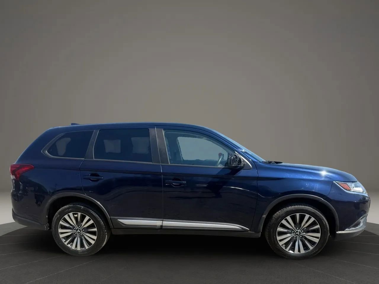 Used 2020 Mitsubishi Outlander ES AWD/4WD image 4