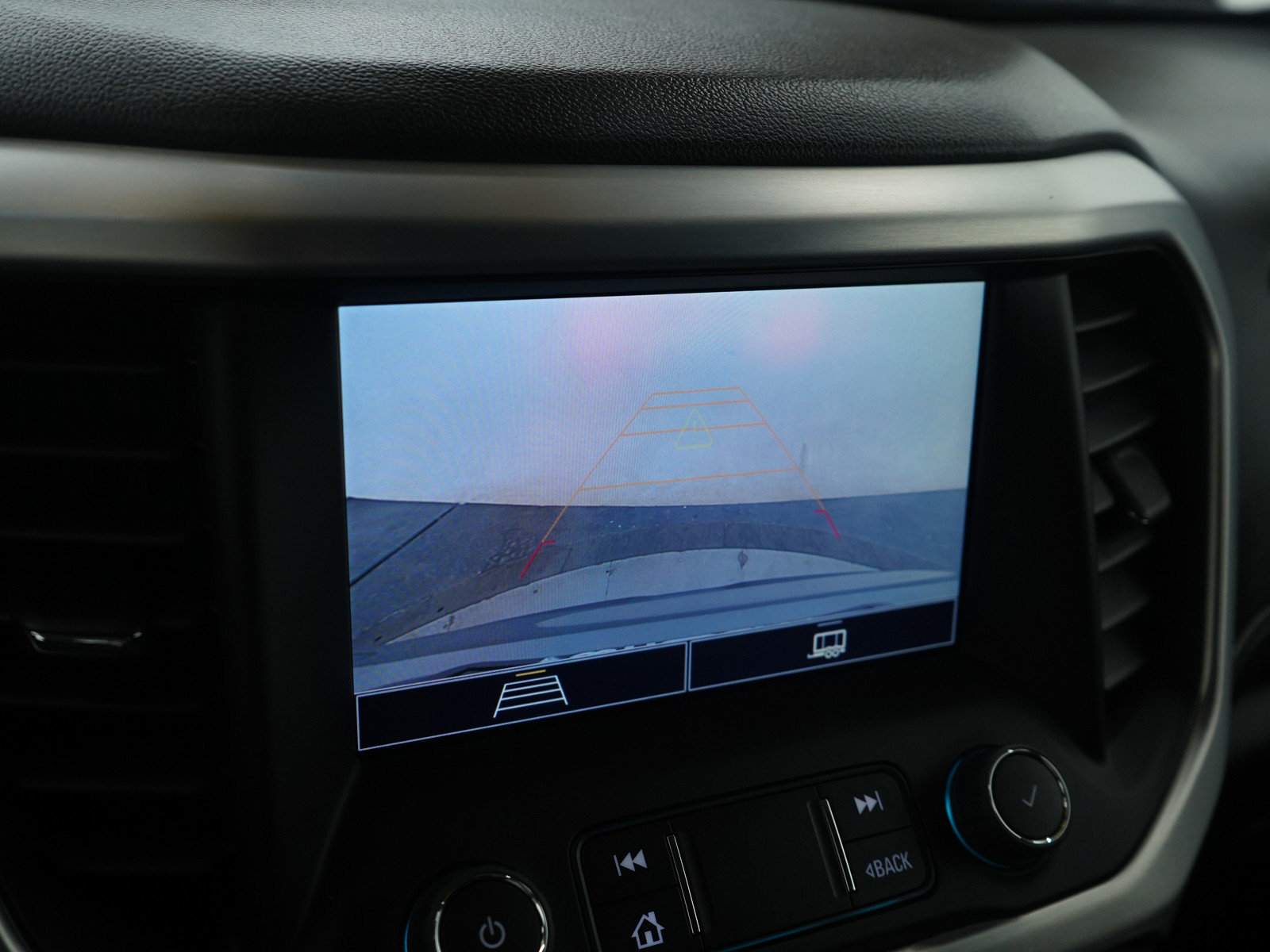 Used 2023 GMC Acadia SLE image 23