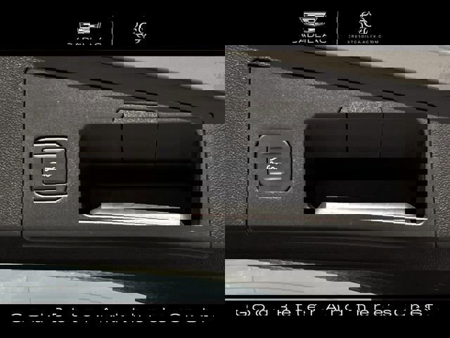 Certified 2025 Cadillac XT4 Premium Luxury image 33