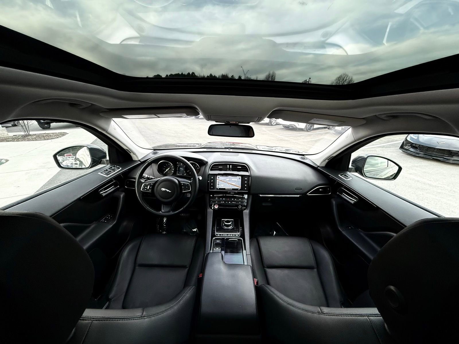 Used 2018 Jaguar F-PACE Premium image 24