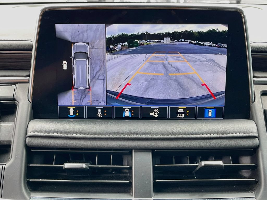 Used 2021 Chevrolet Suburban LT w/ Luxury Package RWD image 25