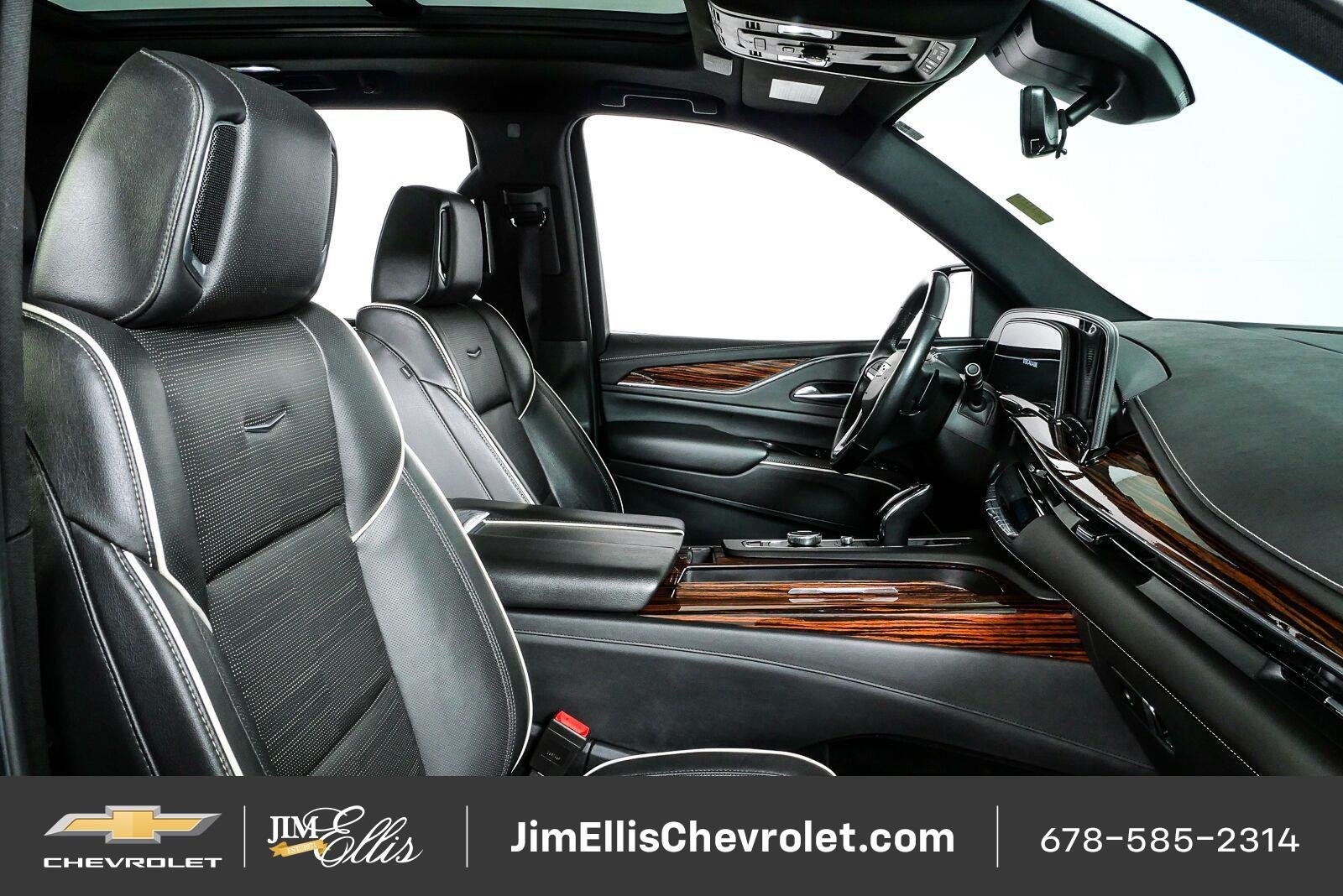 Used 2021 Cadillac Escalade Premium Luxury AWD/4WD image 24