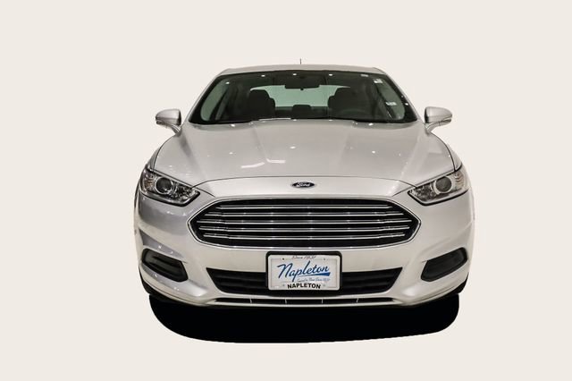 Used 2015 Ford Fusion SE image 3