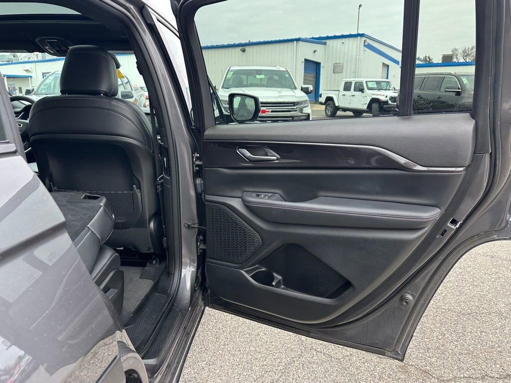 Used 2023 Jeep Grand Cherokee L Laredo AWD/4WD image 19