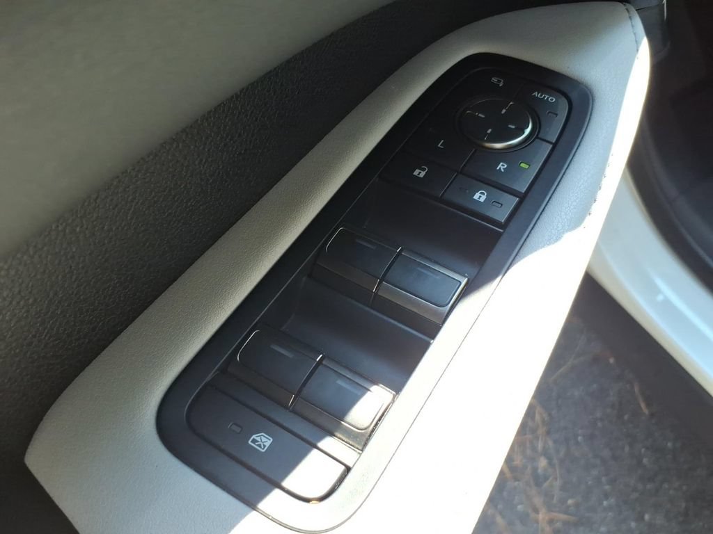 Used 2023 Lexus RX 350 Premium w/ Accessory Package AWD/4WD image 11