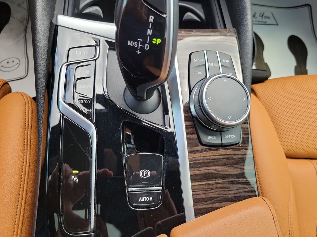 Used 2022 BMW 530i w/ Convenience Package image 32