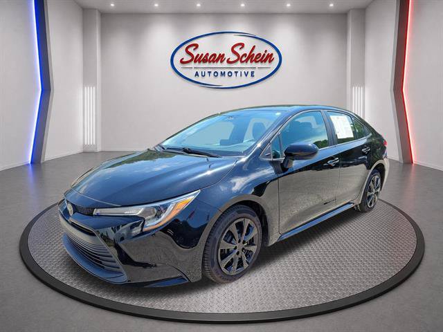 Used 2024 Toyota Corolla LE FWD image 1