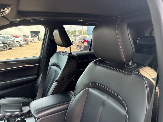 Used 2026 Jeep Grand Cherokee Limited w/ Limited Altitude Package AWD/4WD image 9