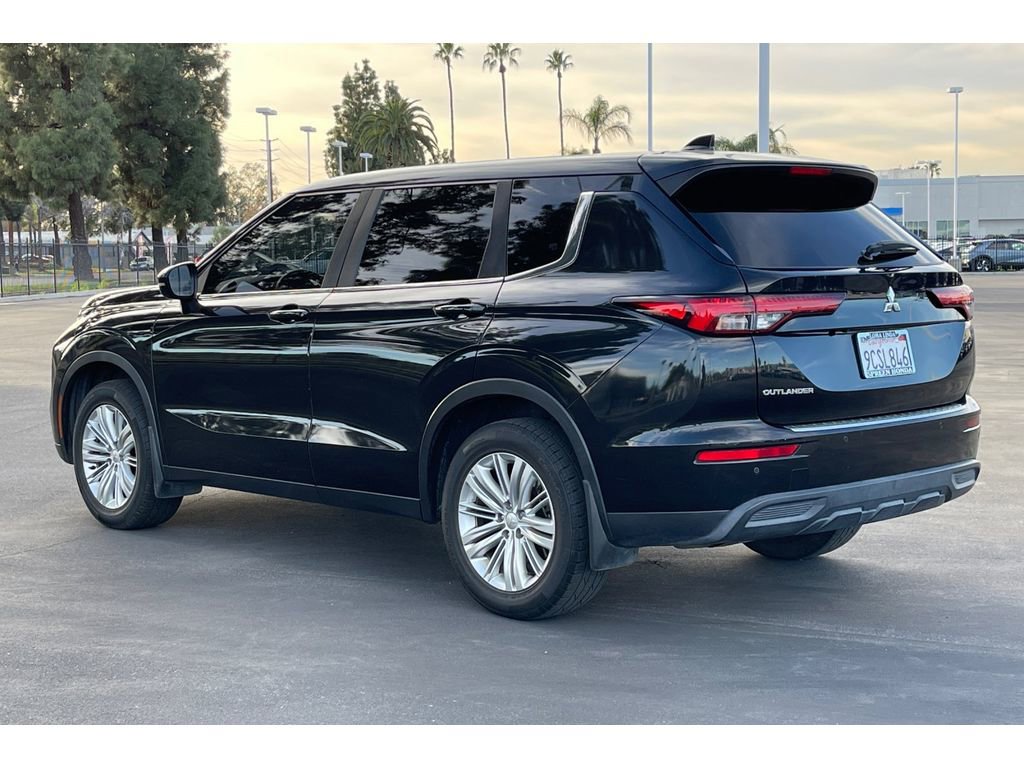 Used 2022 Mitsubishi Outlander ES image 3