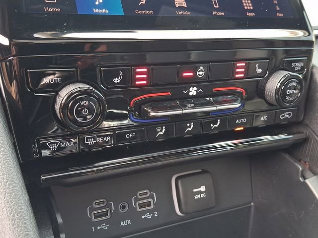 Used 2025 Jeep Grand Cherokee L Limited w/ Black Appearance Package image 14