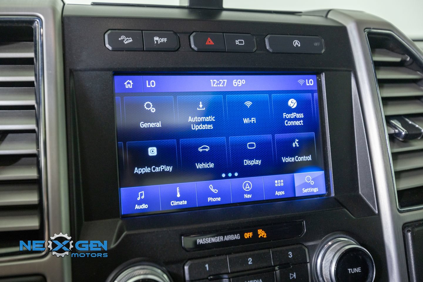 Used 2019 Ford F150 Platinum w/ Equipment Group 701A Luxury AWD/4WD image 23