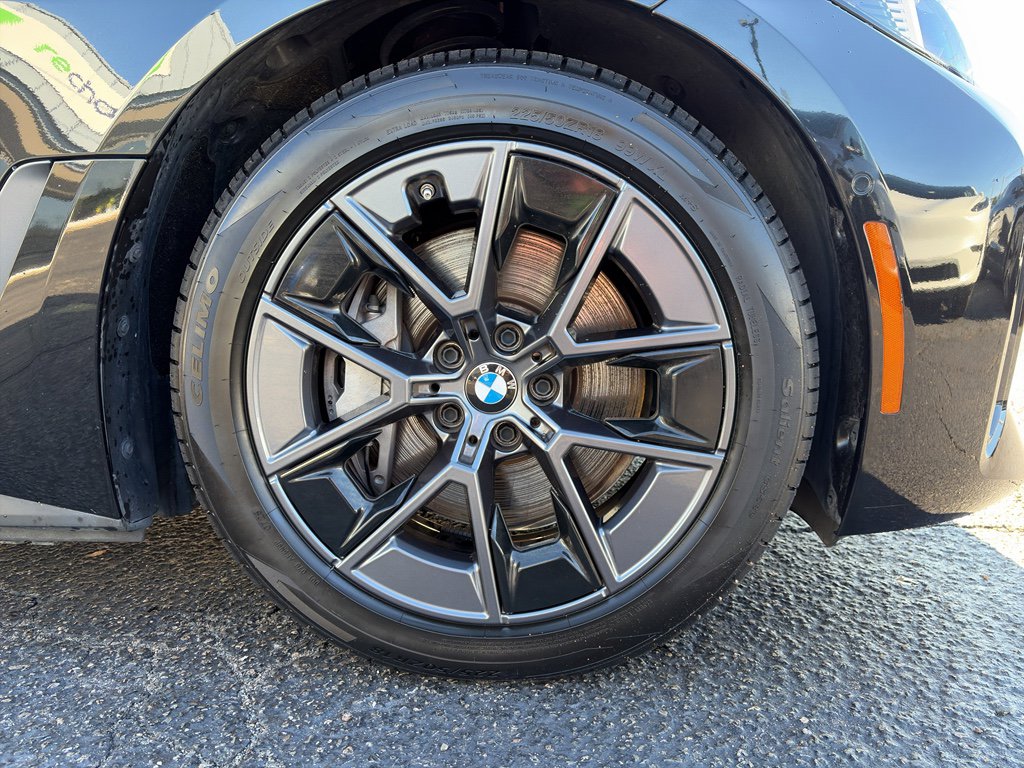 Used 2025 BMW i4 xDrive40i image 32