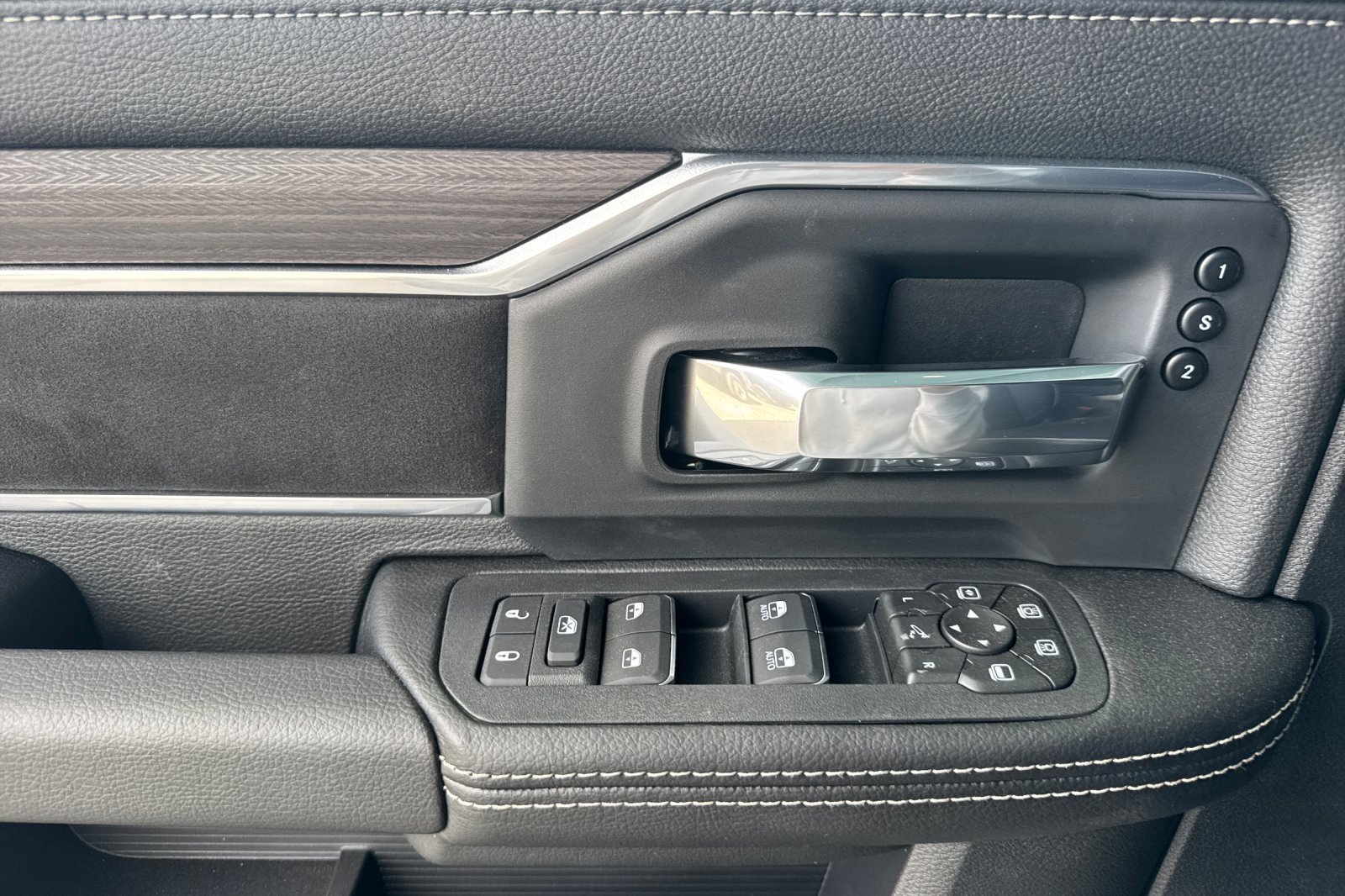 New 2026 RAM 2500 Laramie AWD/4WD image 10
