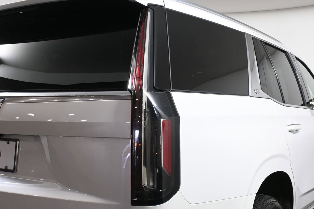 Used 2023 Cadillac Escalade Premium Luxury AWD/4WD image 13