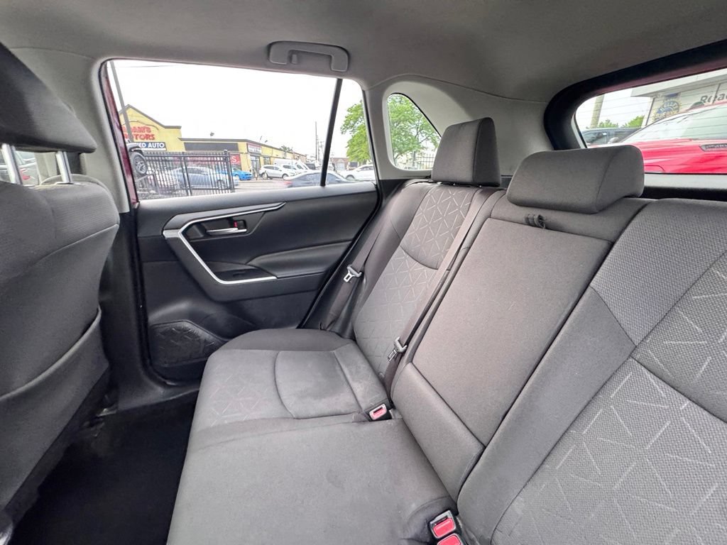 Used 2019 Toyota RAV4 XLE AWD/4WD image 16