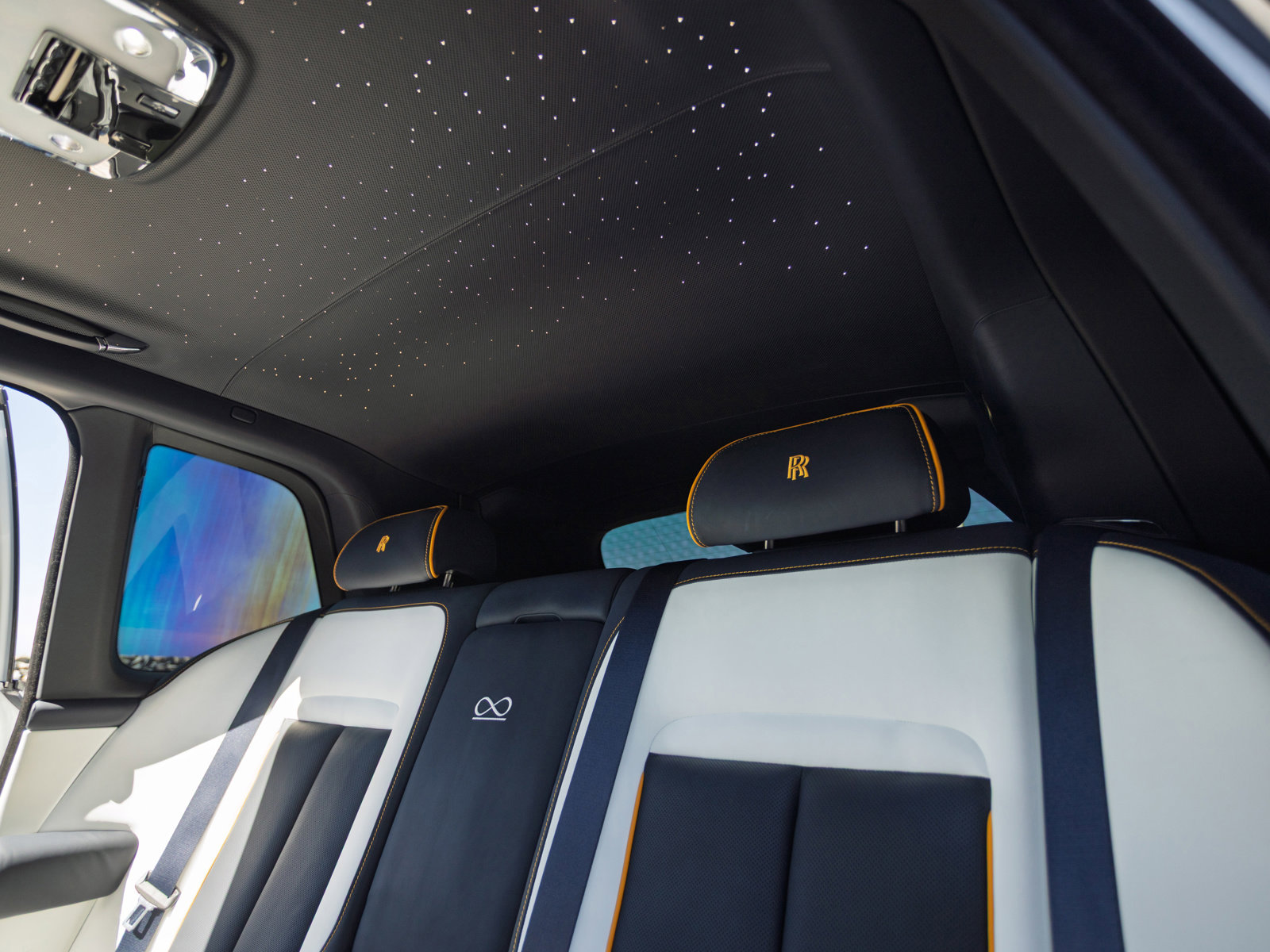 Used 2024 Rolls-Royce Cullinan Black Badge image 15