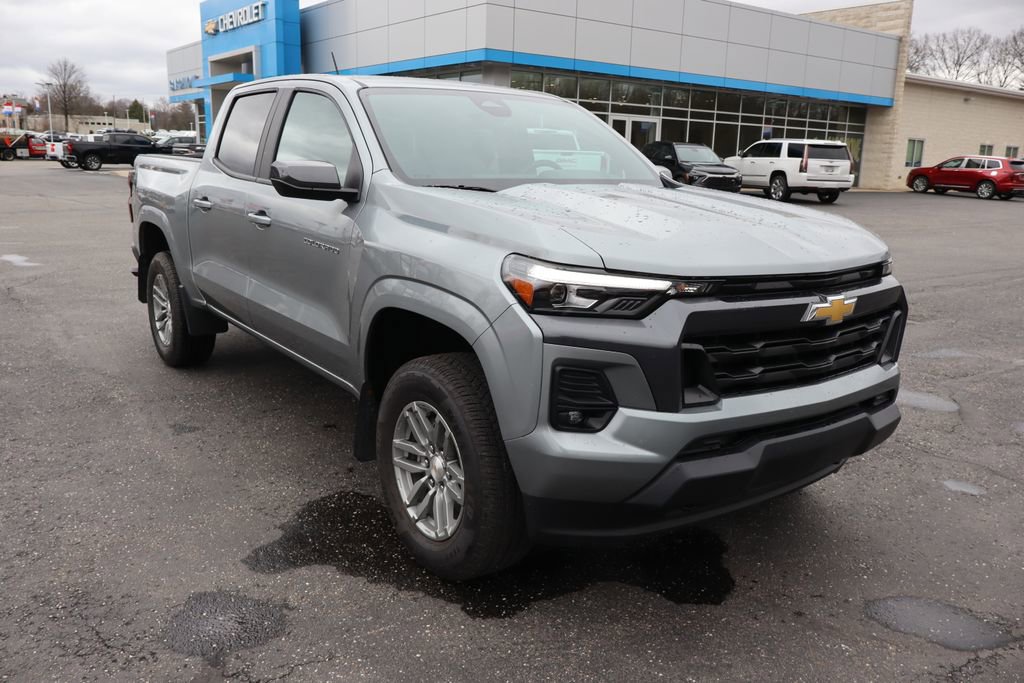 Used 2024 Chevrolet Colorado LT w/ LT Convenience Package III image 2