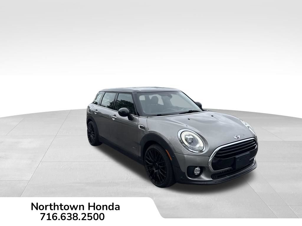 Used 2018 MINI Cooper Clubman ALL4 AWD/4WD image 1
