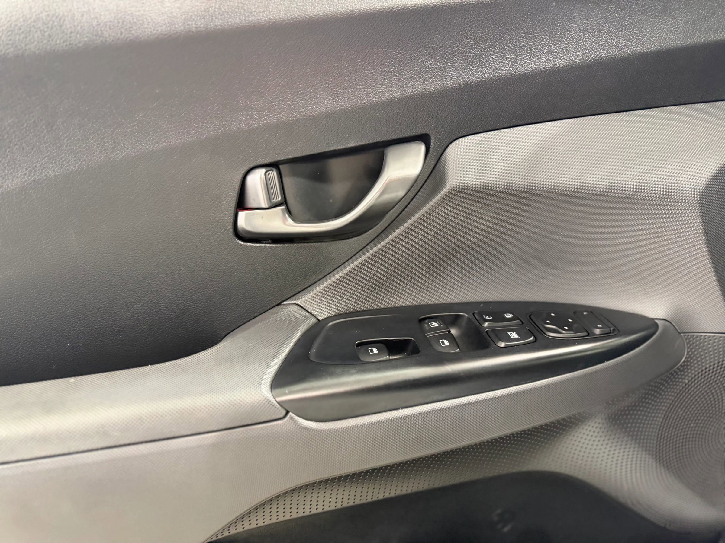 Used 2019 Hyundai Veloster 2.0 Premium image 12