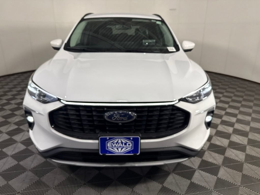 Used 2023 Ford Escape SE w/ PHEV Premium Package FWD image 4
