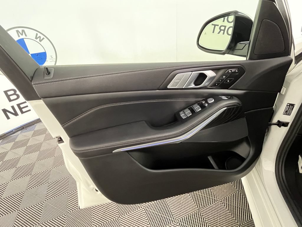 Used 2021 BMW X7 xDrive40i w/ M Sport Package AWD/4WD image 27