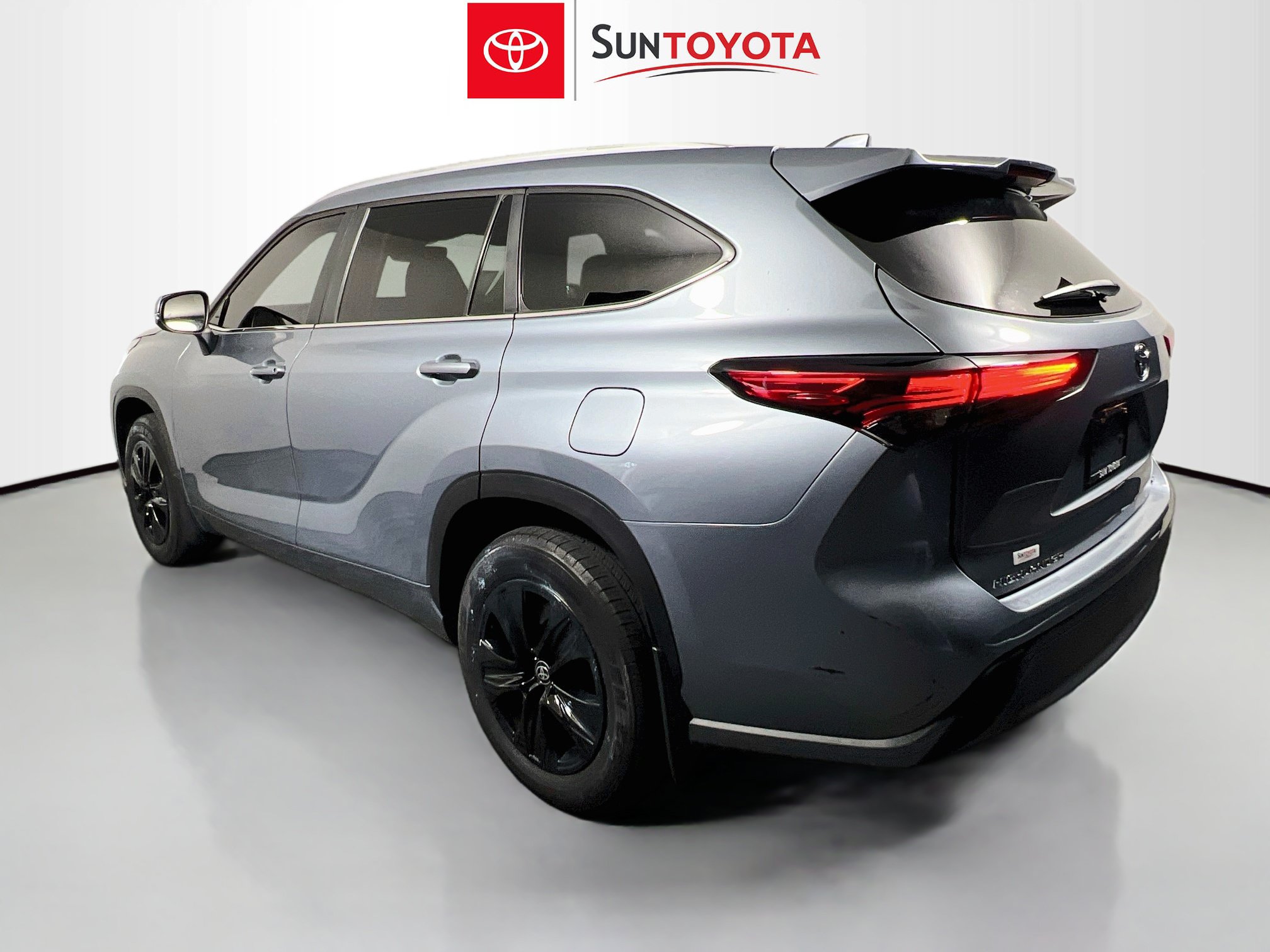 Used 2023 Toyota Highlander XLE FWD image 6