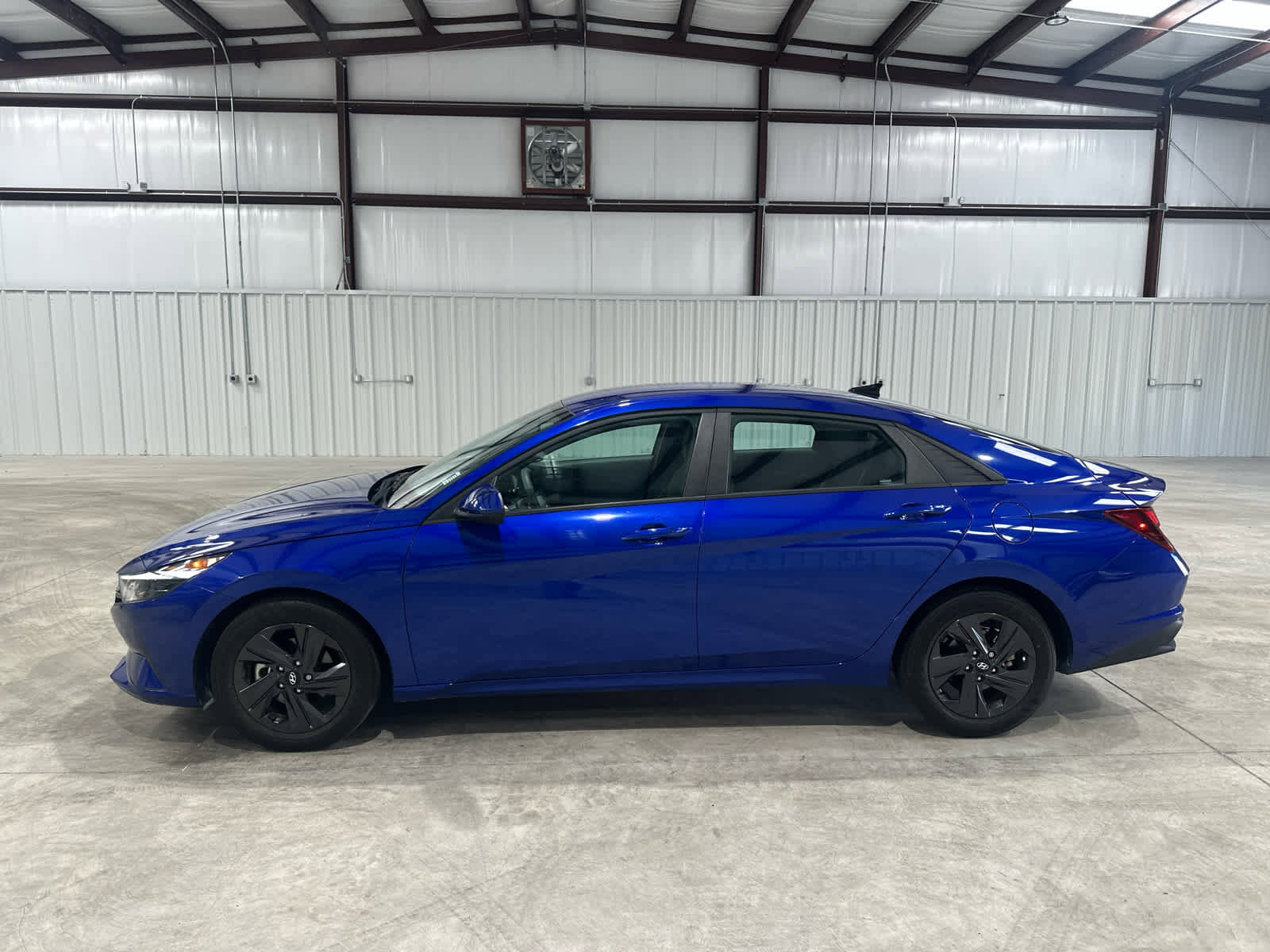 Used 2023 Hyundai Elantra SEL FWD image 2