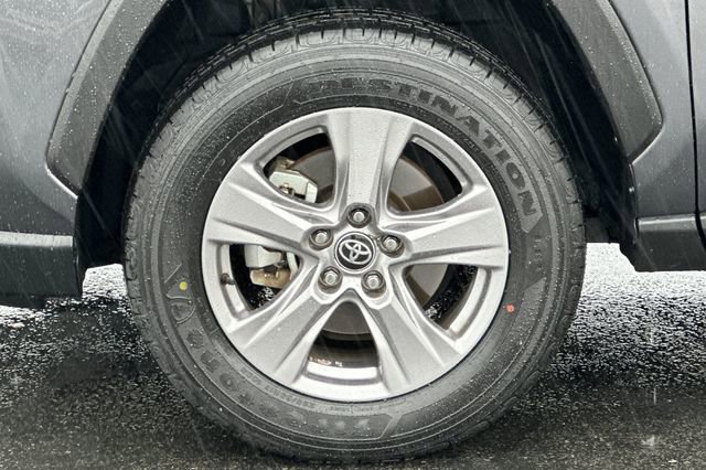 Certified 2025 Toyota RAV4 XLE FWD image 31