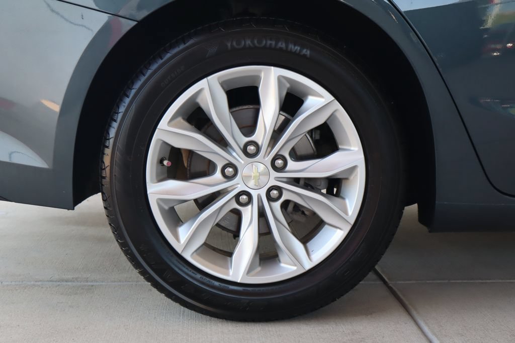 Used 2019 Chevrolet Malibu LT w/ Leather Package FWD image 11