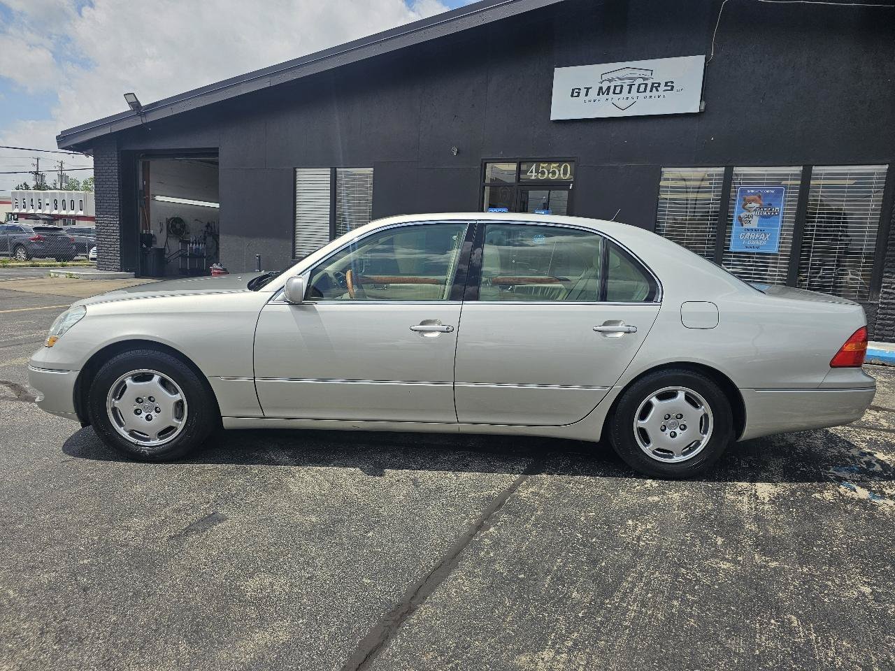 Used 2002 Lexus LS 430 RWD image 8