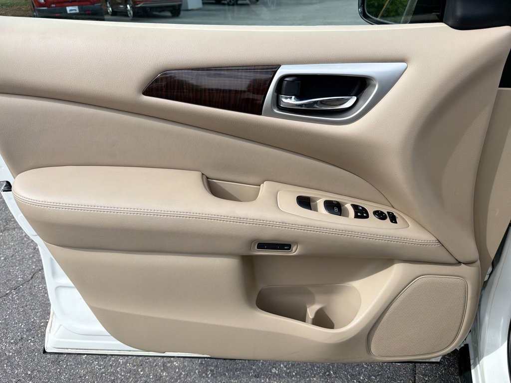 Used 2014 Nissan Pathfinder Platinum w/ Cargo Package FWD image 21
