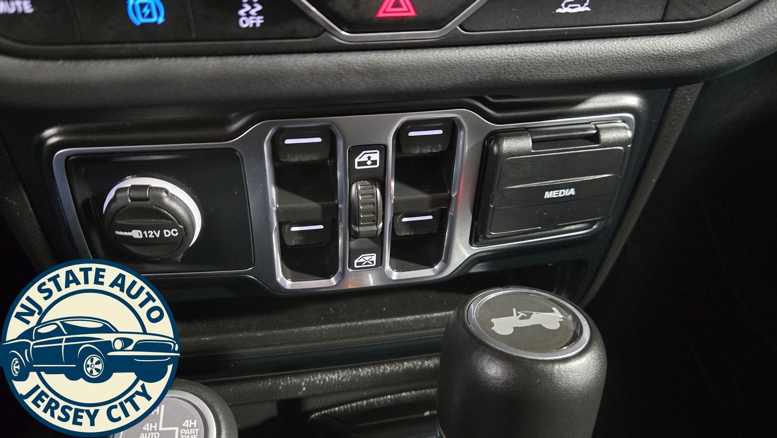 Used 2024 Jeep Wrangler Unlimited Sahara w/ Technology Group image 17