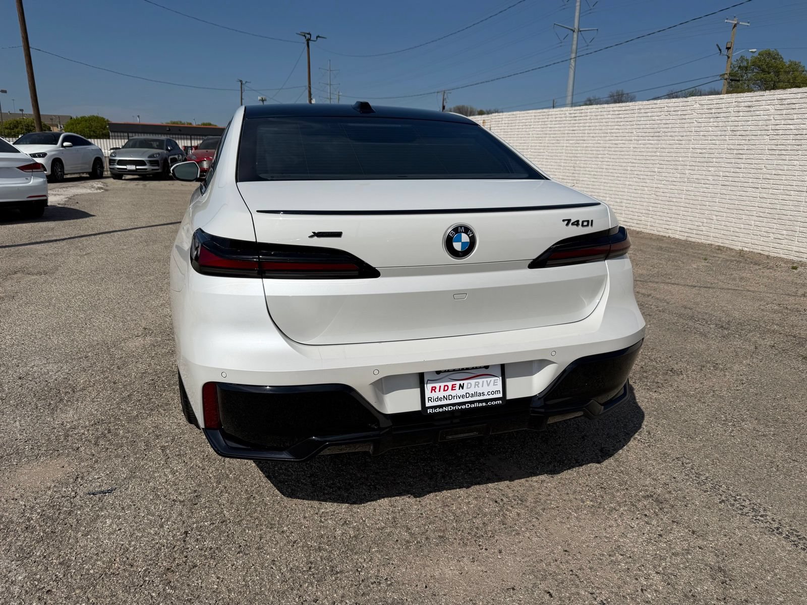 Used 2023 BMW 740i w/ Executive Package RWD image 5