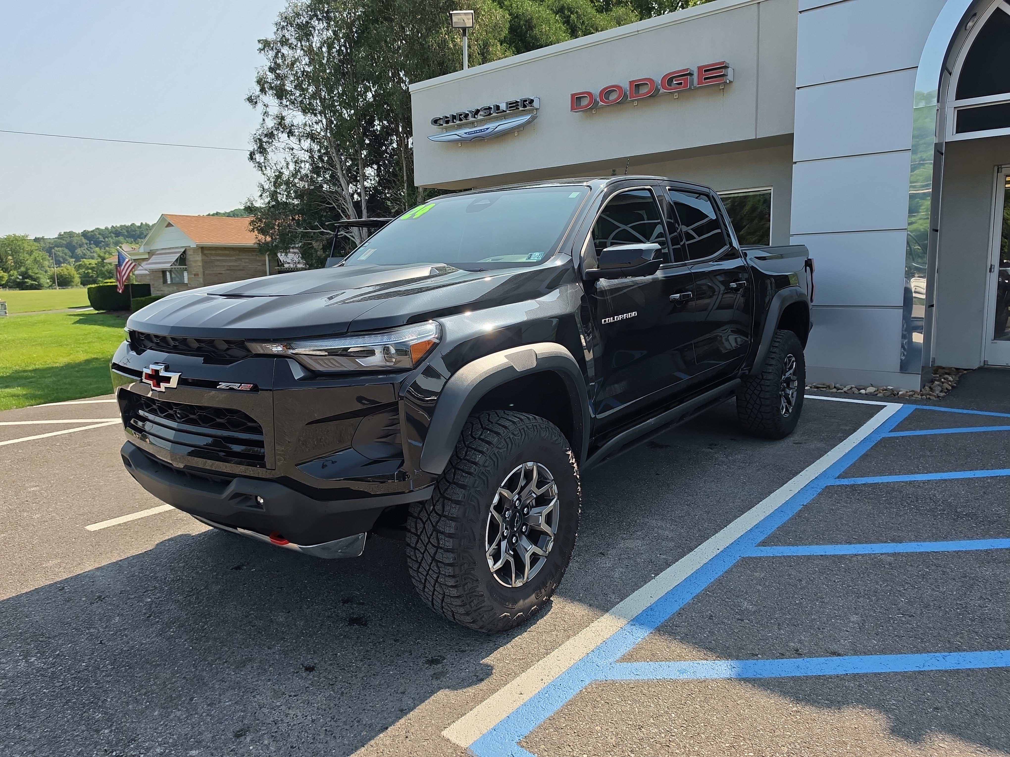Used 2024 Chevrolet Colorado ZR2 w/ Technology Package AWD/4WD image 8