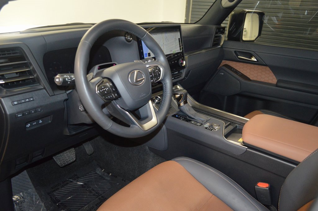 Used 2024 Lexus GX 550 w/ Accessory Package (Z1) image 4