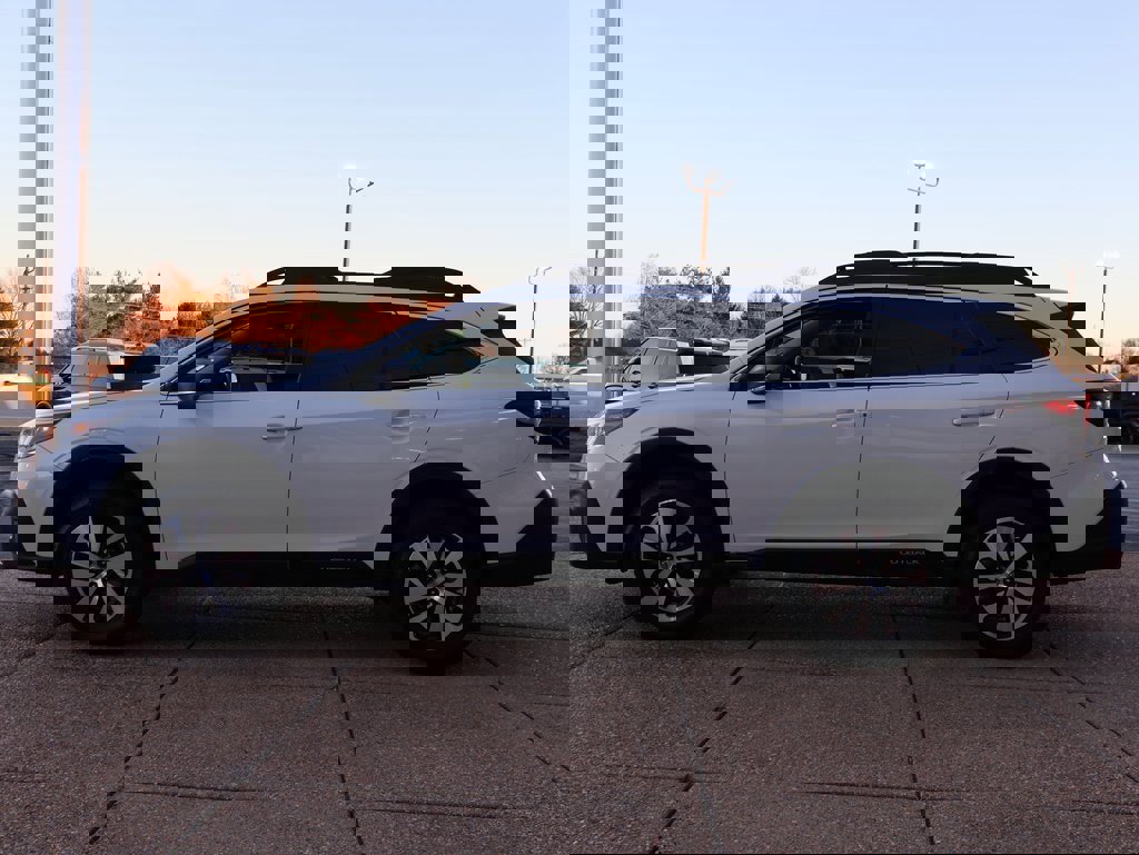 Used 2021 Subaru Outback Base image 3