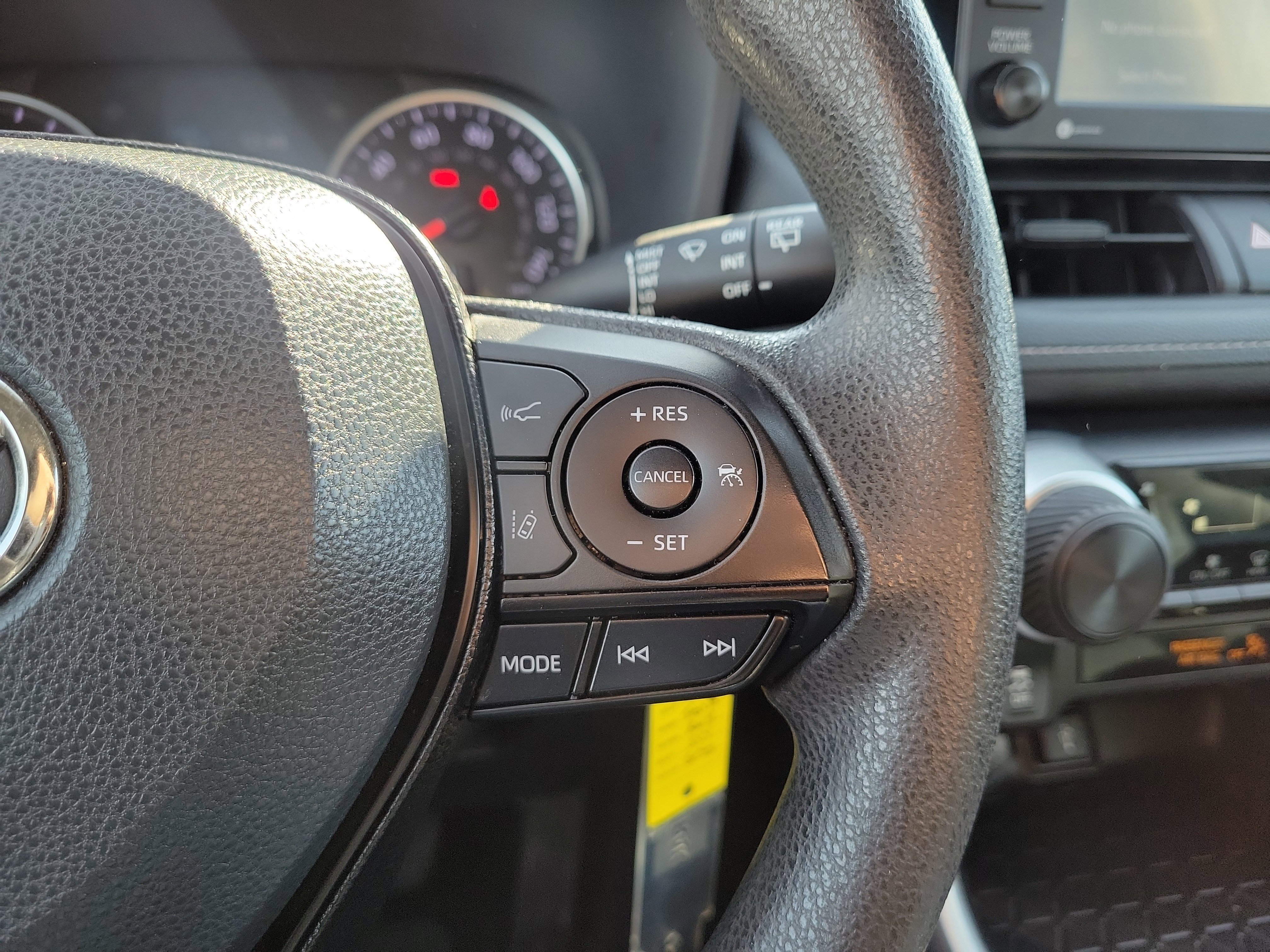 Used 2021 Toyota RAV4 LE image 23