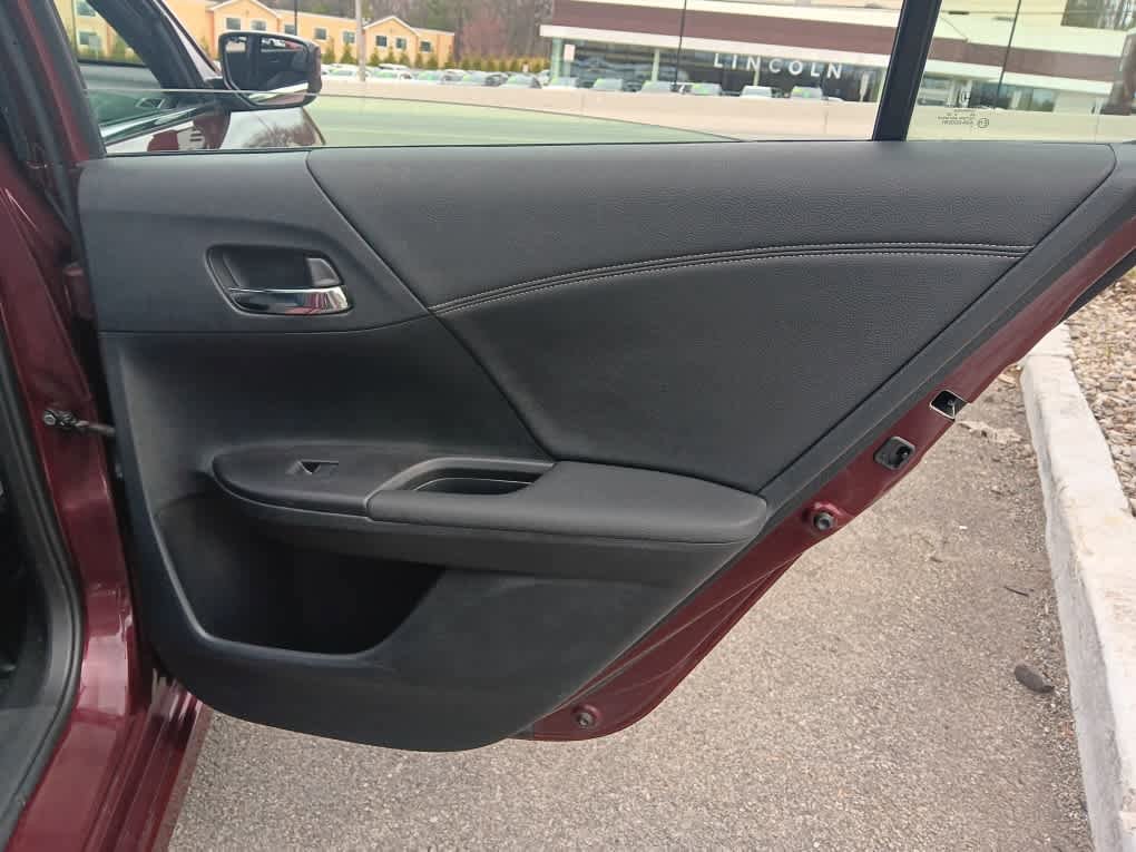 Used 2016 Honda Accord Sport image 31