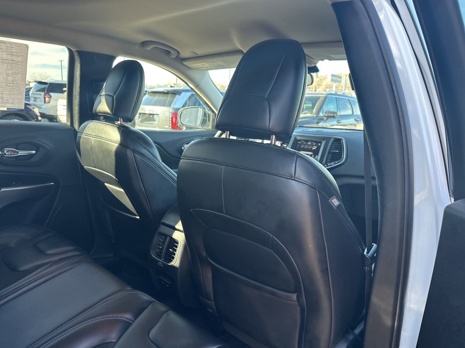 Used 2020 Jeep Cherokee Latitude Plus image 24