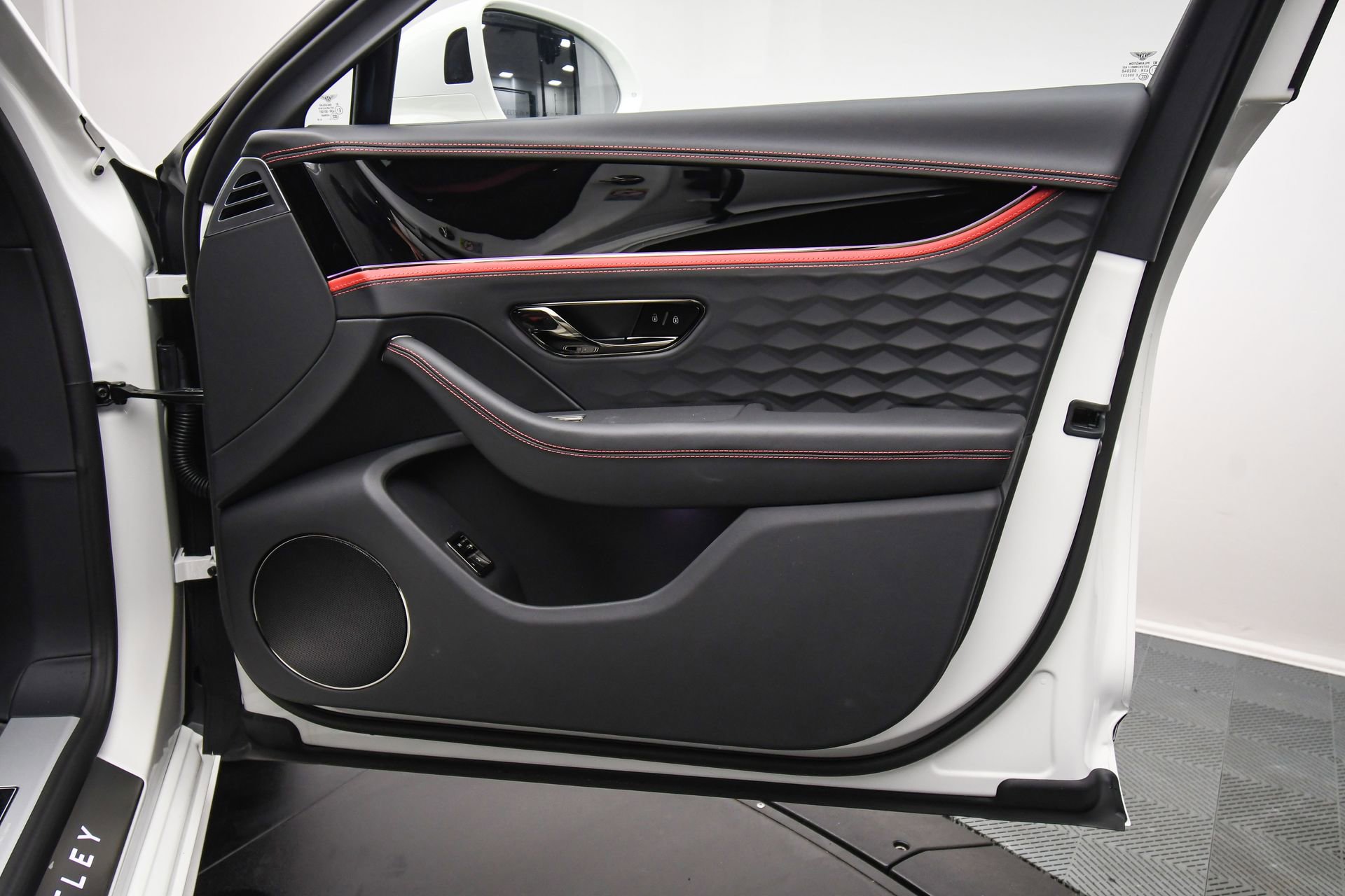 New 2025 Bentley Flying Spur Plug-In Hybrid image 42