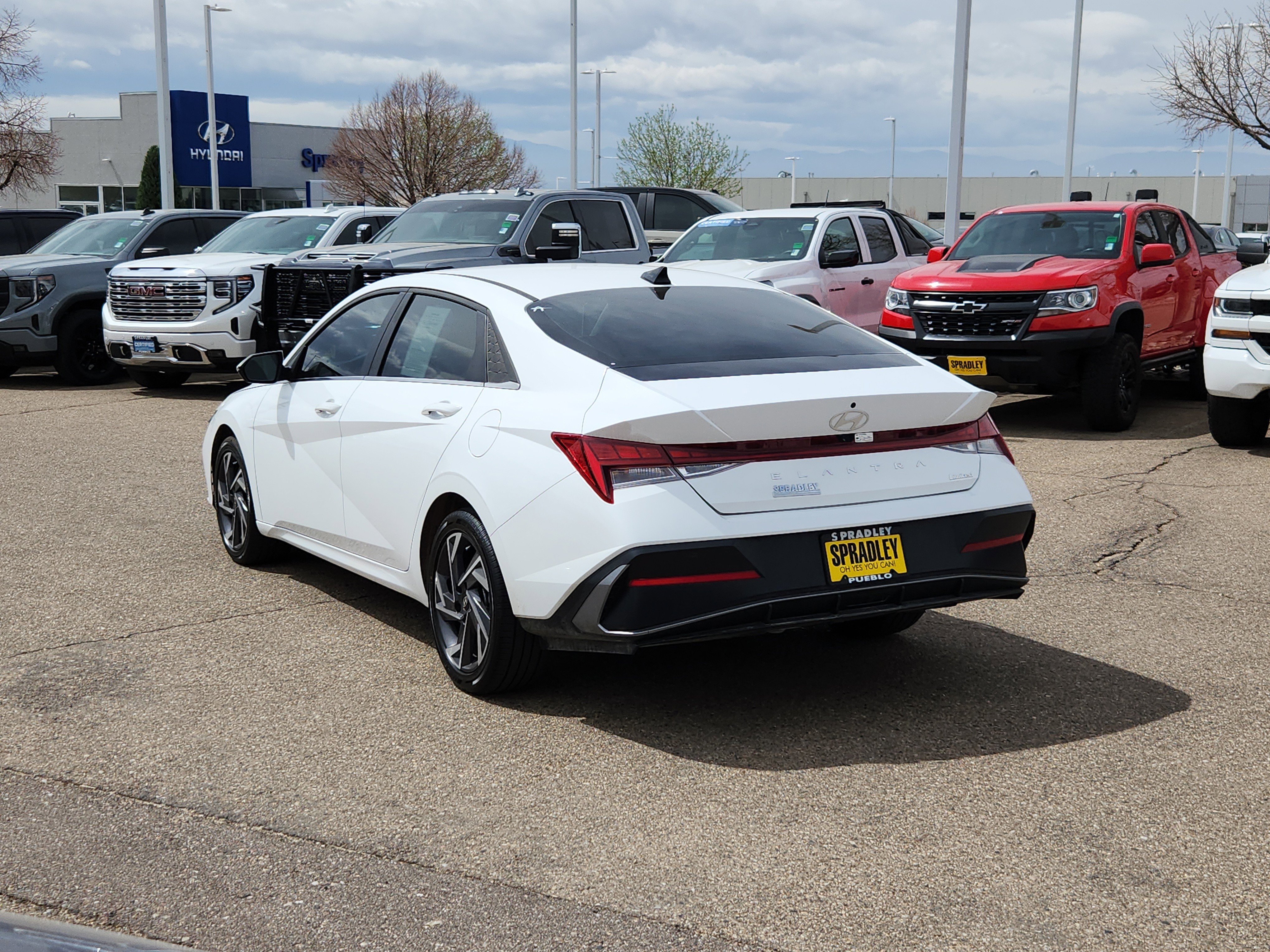 Used 2025 Hyundai Elantra Limited image 3