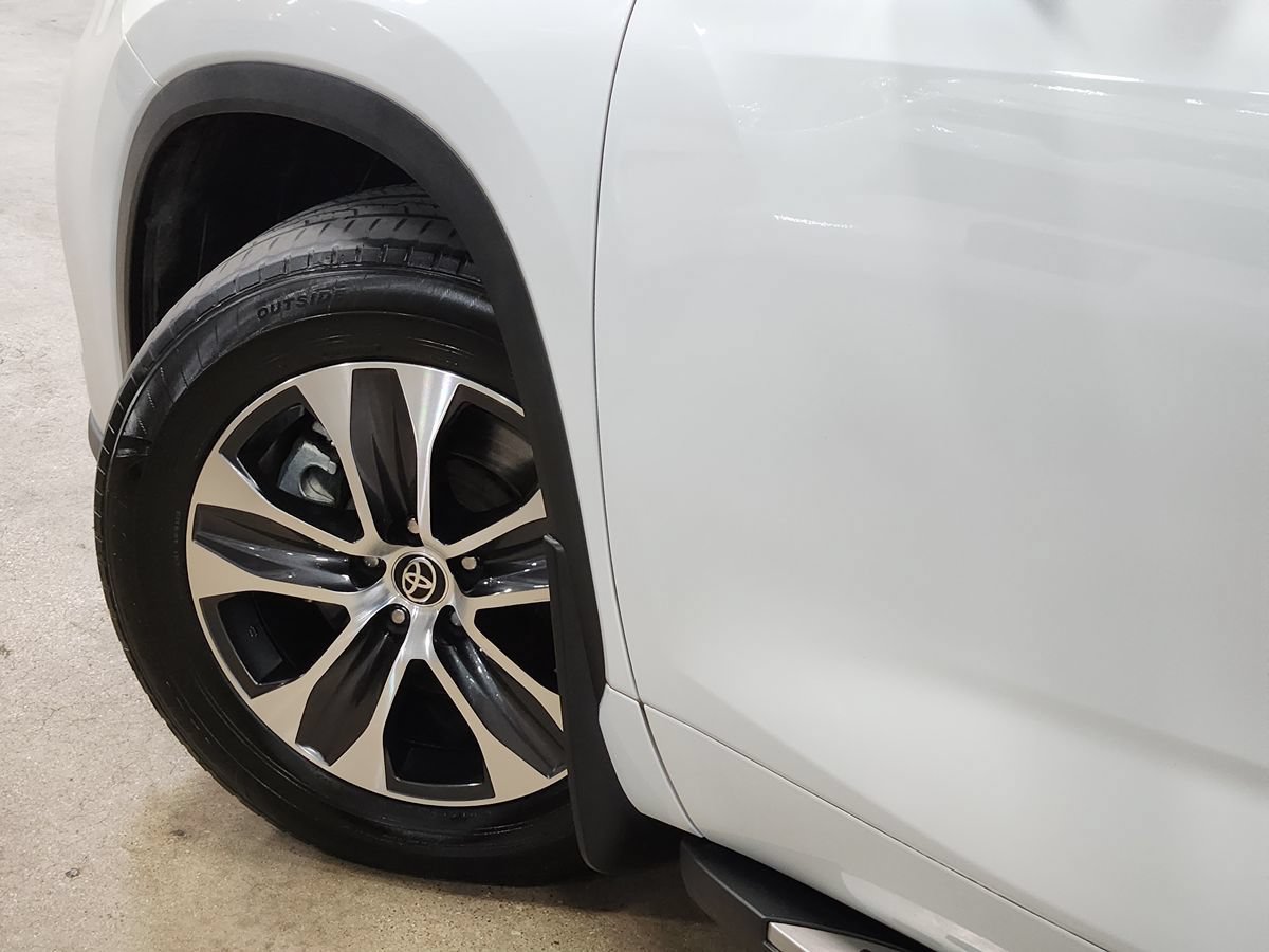 Used 2022 Toyota Highlander XLE AWD/4WD image 23