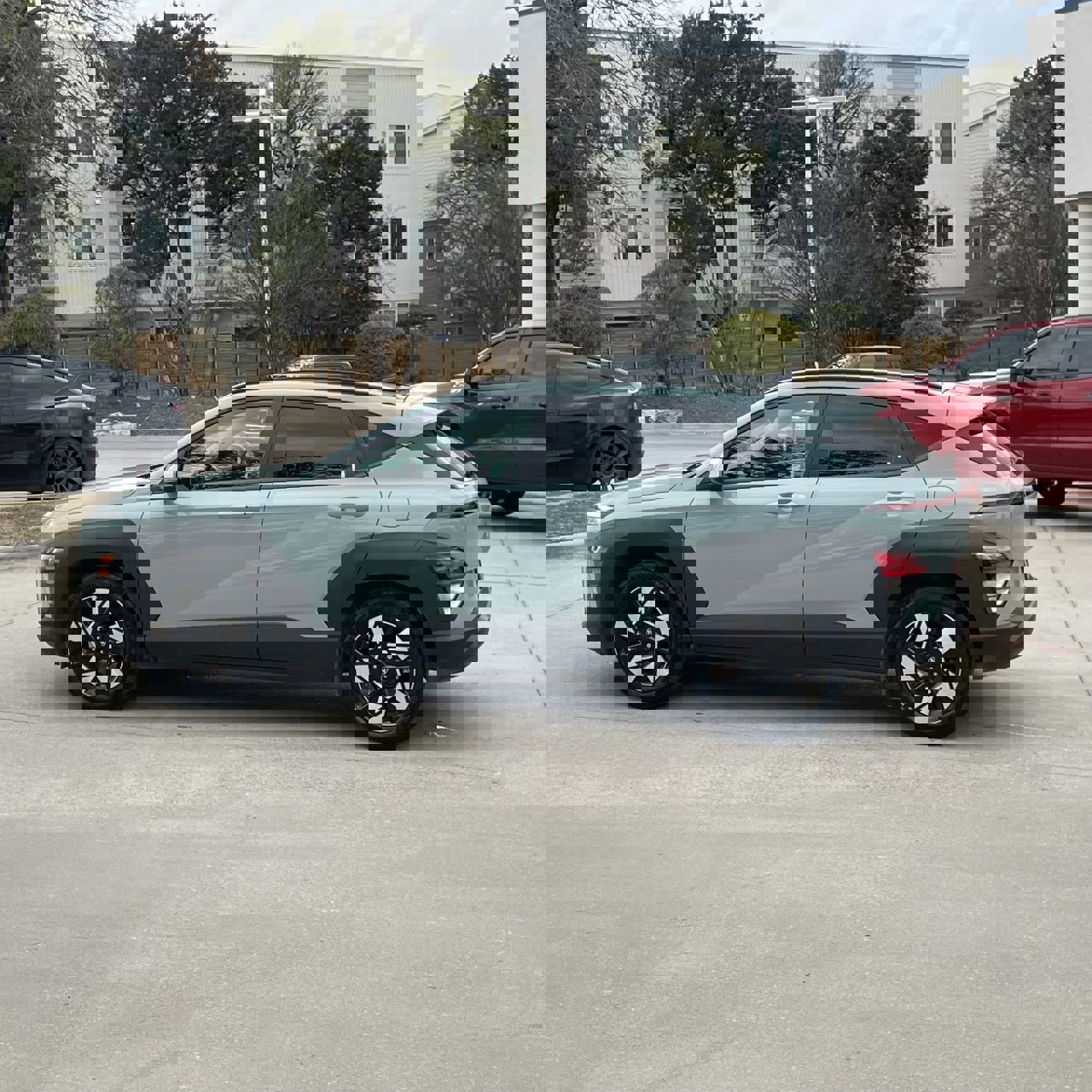 Used 2024 Hyundai Kona SEL image 3